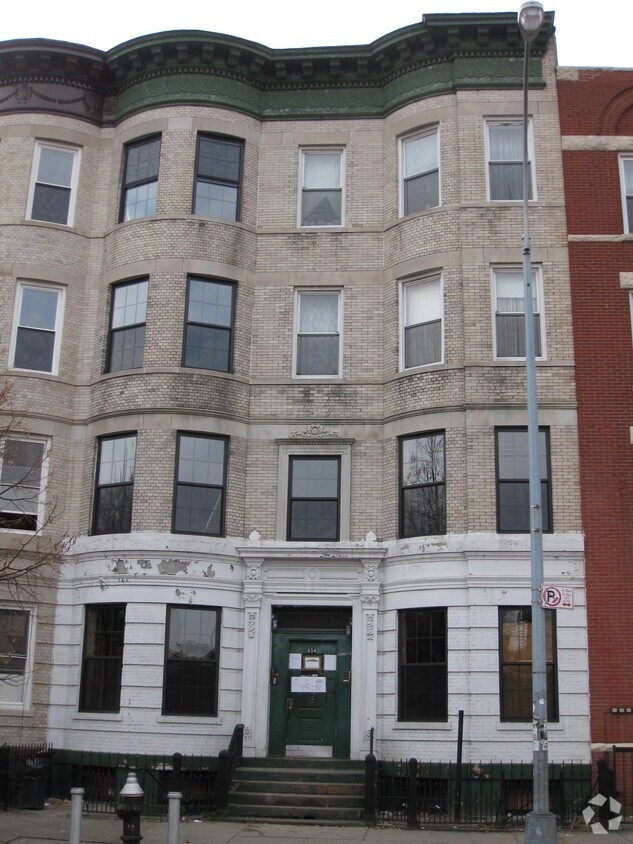 Primary Photo - 654 Park Pl