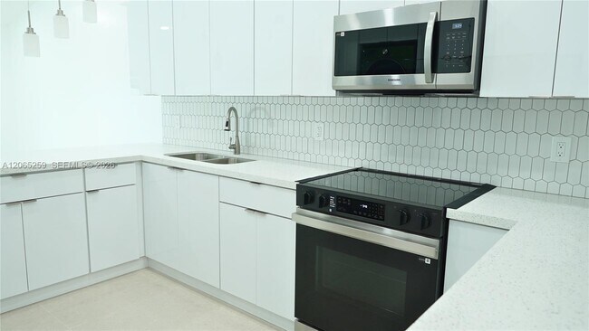 Foto del edificio - 5661 W 21st Ave