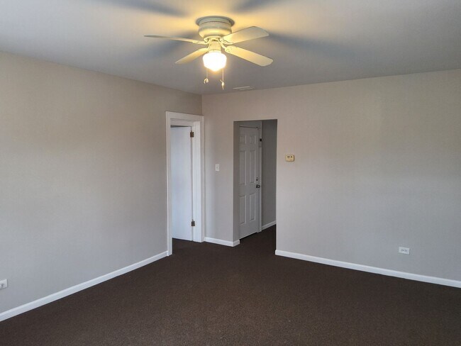 Building Photo - NE SRP 5515 W Hirsch St
