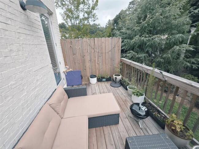 Building Photo - 8020 Linfield Way