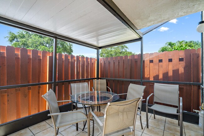 Building Photo - 7916 SE Villa Cir