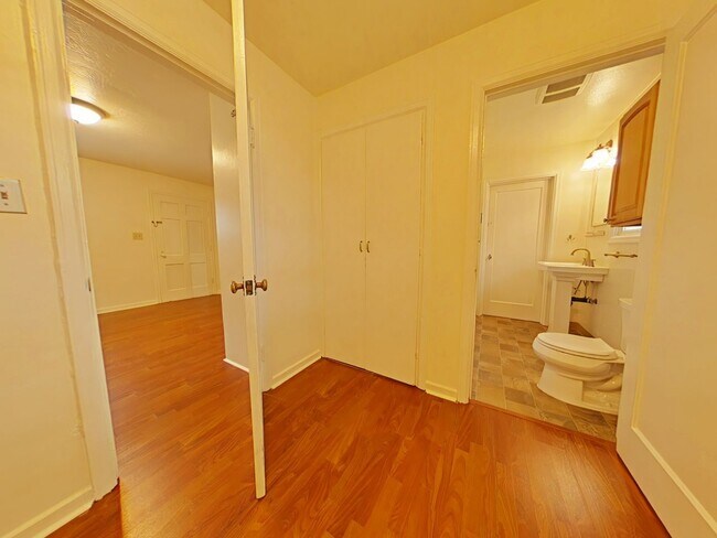 Foto del edificio - Apartment ~ Close to Campus ~ Cat Friendly