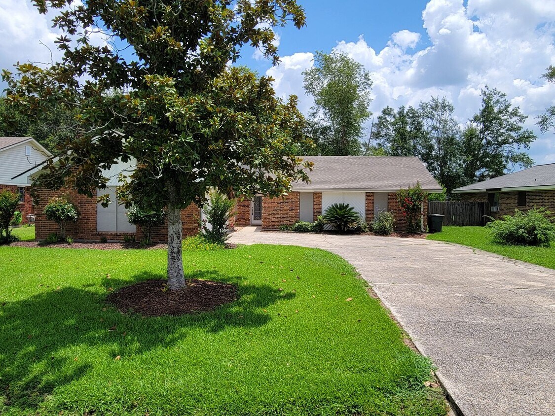 Primary Photo - Cute 3B/2B Home Available in Lake Charles