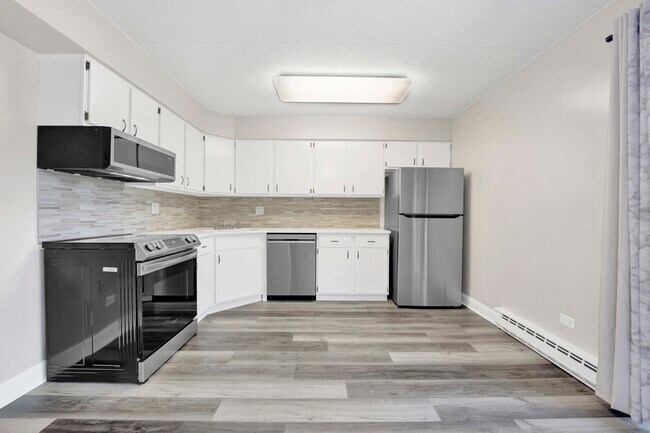 Building Photo - 621 Briar Hill Ln
