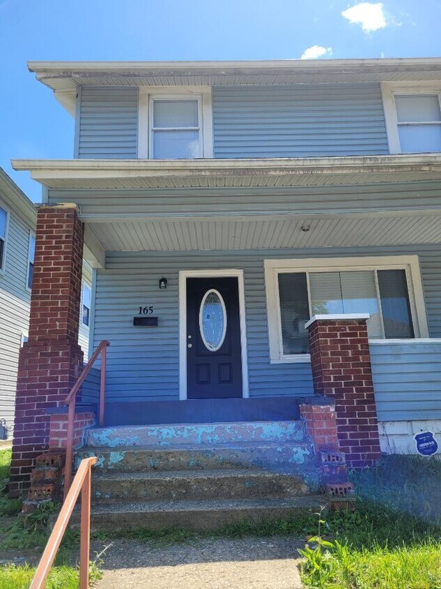 Primary Photo - 165 E Innis Ave