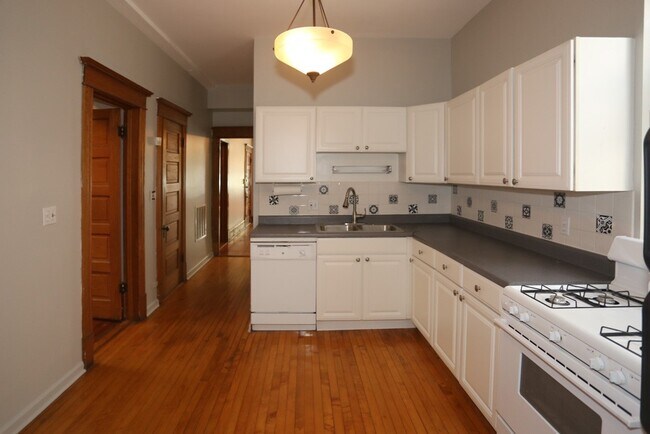 Foto del edificio - 1326 N Claremont Ave