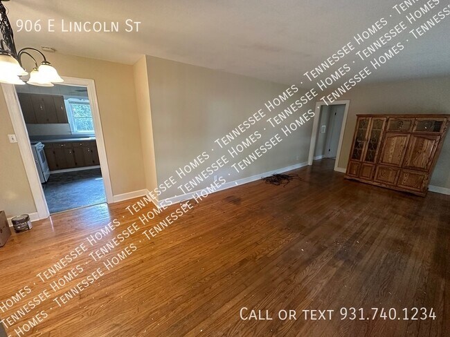 Building Photo - 906 E Lincoln St