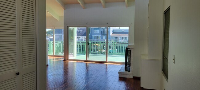 Sala de estar con vista al puerto - 4640 Eastbourne Bay