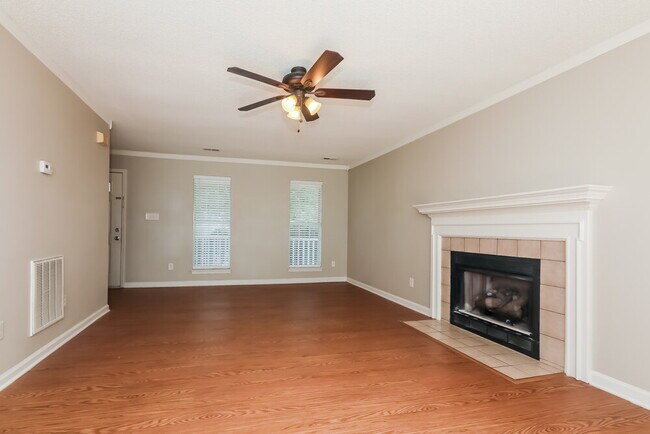 Building Photo - 8129 Vermilion Dr