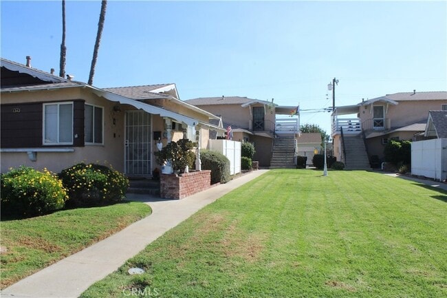 Photo - 1342 W Valencia Dr Apartment