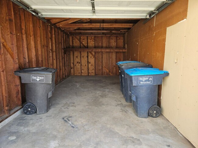Foto del edificio - Charming 2BR Duplex in Fort Worth