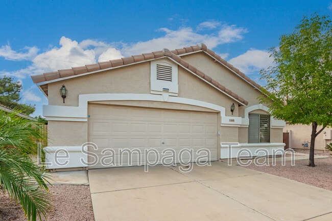 Building Photo - 1448 N Saddle St