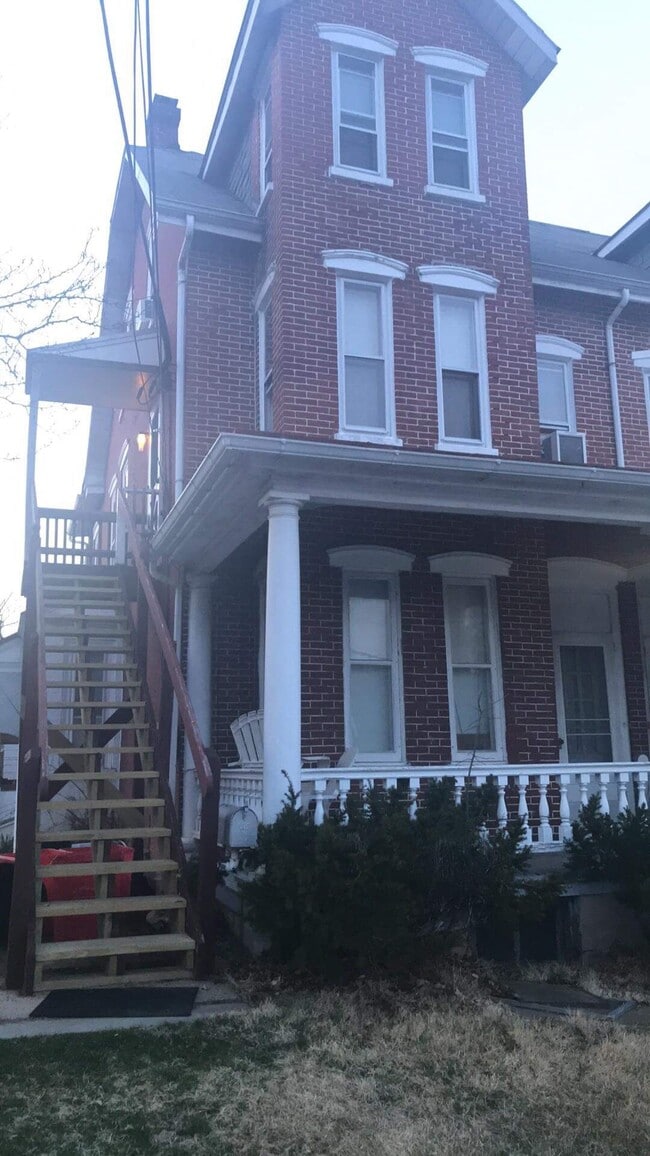 Building Photo - 139 Yost Ave