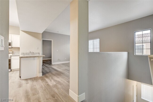 Foto del edificio - 2181 Hussium Hills St