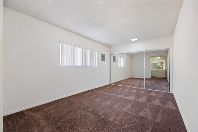 Foto del edificio - 16405 Cornuta Apartments