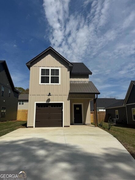 Building Photo - 305 Georgia St