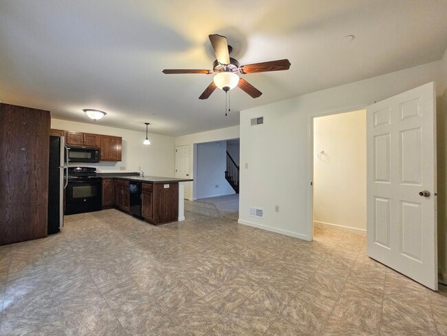 Building Photo - 14 Gable Dr