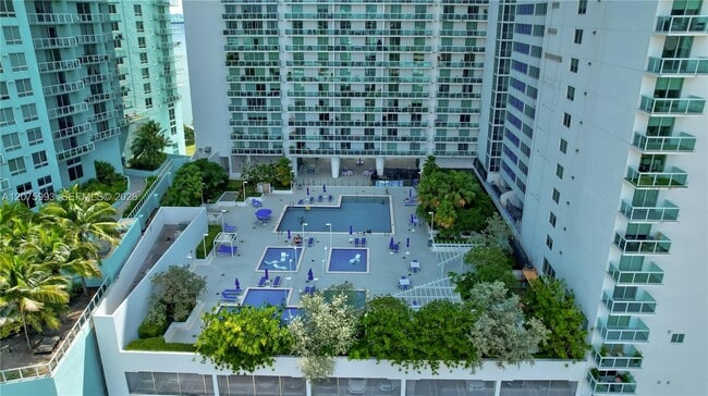 Building Photo - 1800 N Bayshore Dr