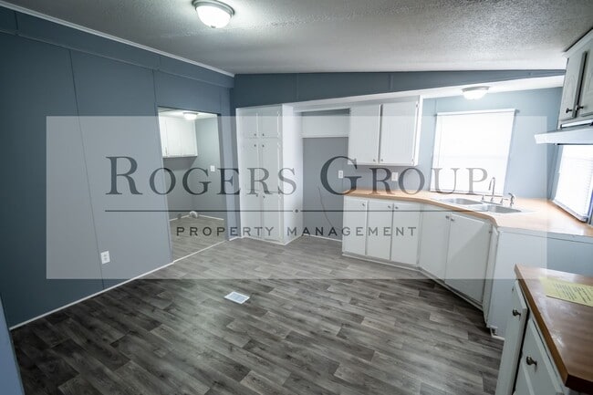 Foto del edificio - 2390 Hicksboro Rd