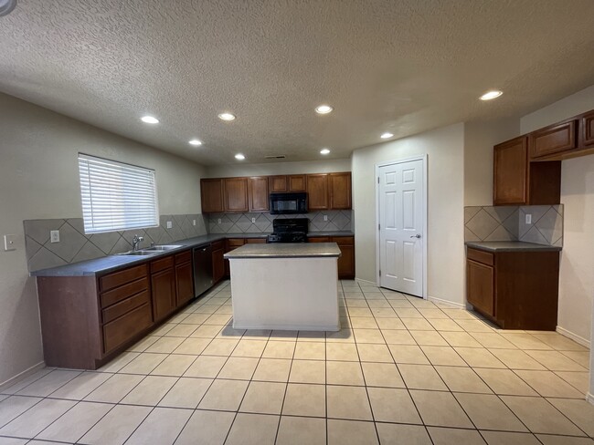 Building Photo - 9620 Sundoro Pl NW