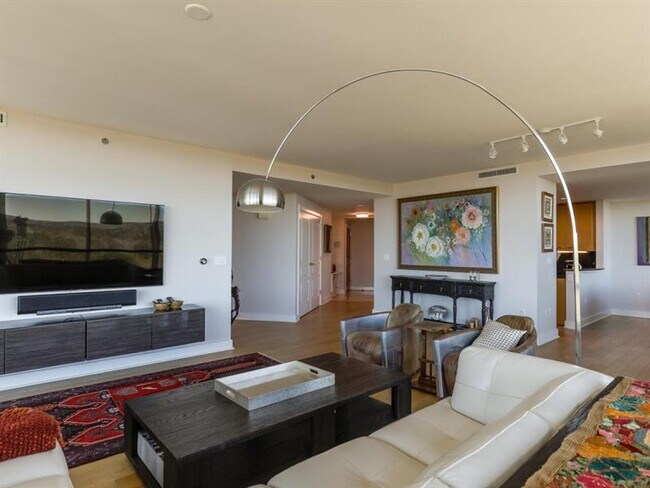 Foto del edificio - 700 Park Regency Pl NE