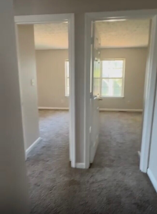 Foto del edificio - 1138 School Side Dr