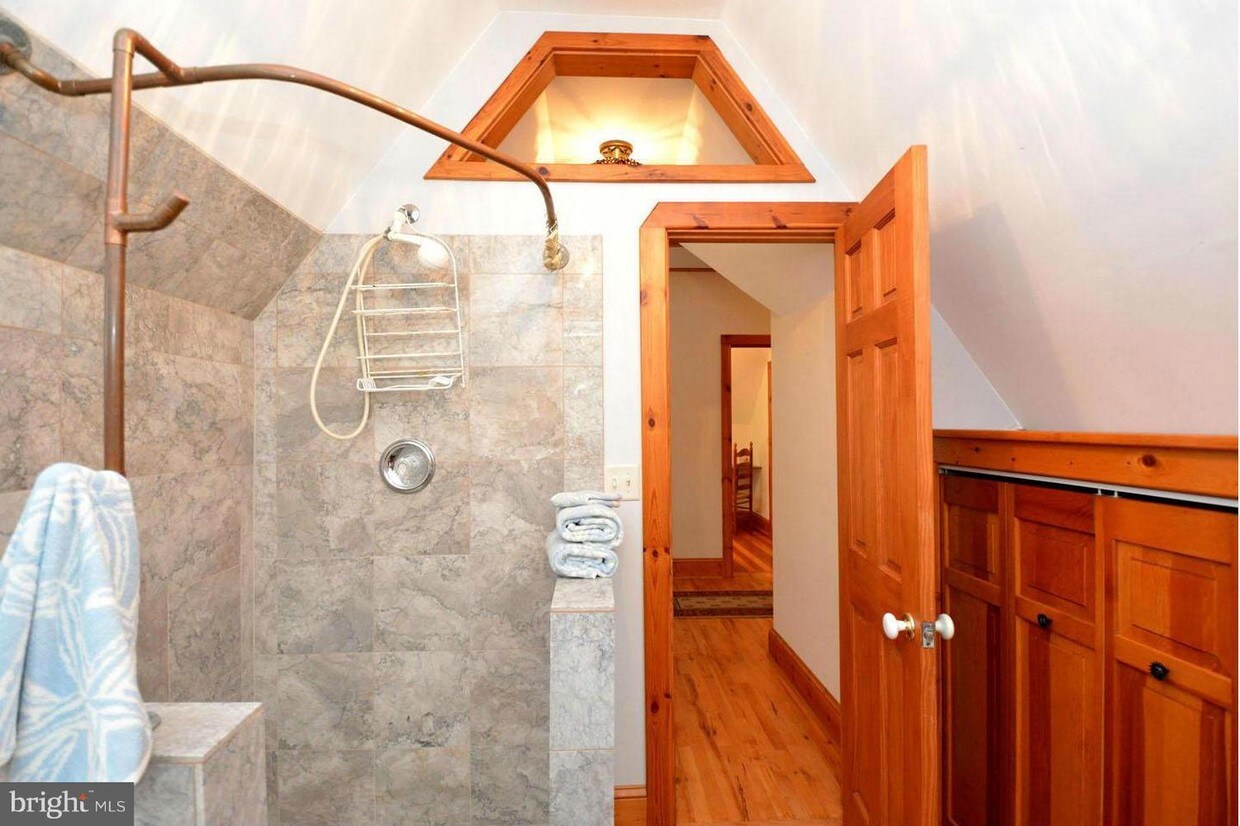 Foto principal - 2319 Hickory Rd