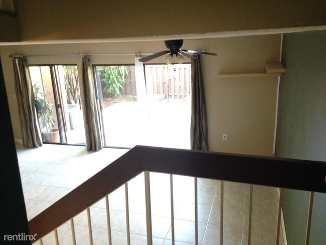 Building Photo - 3 br, 2 bath Townhome - 7118 sw 105 ct