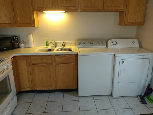 Building Photo - 5105 W 92nd St