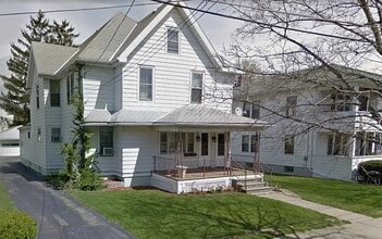 Building Photo - 36 Haendel St