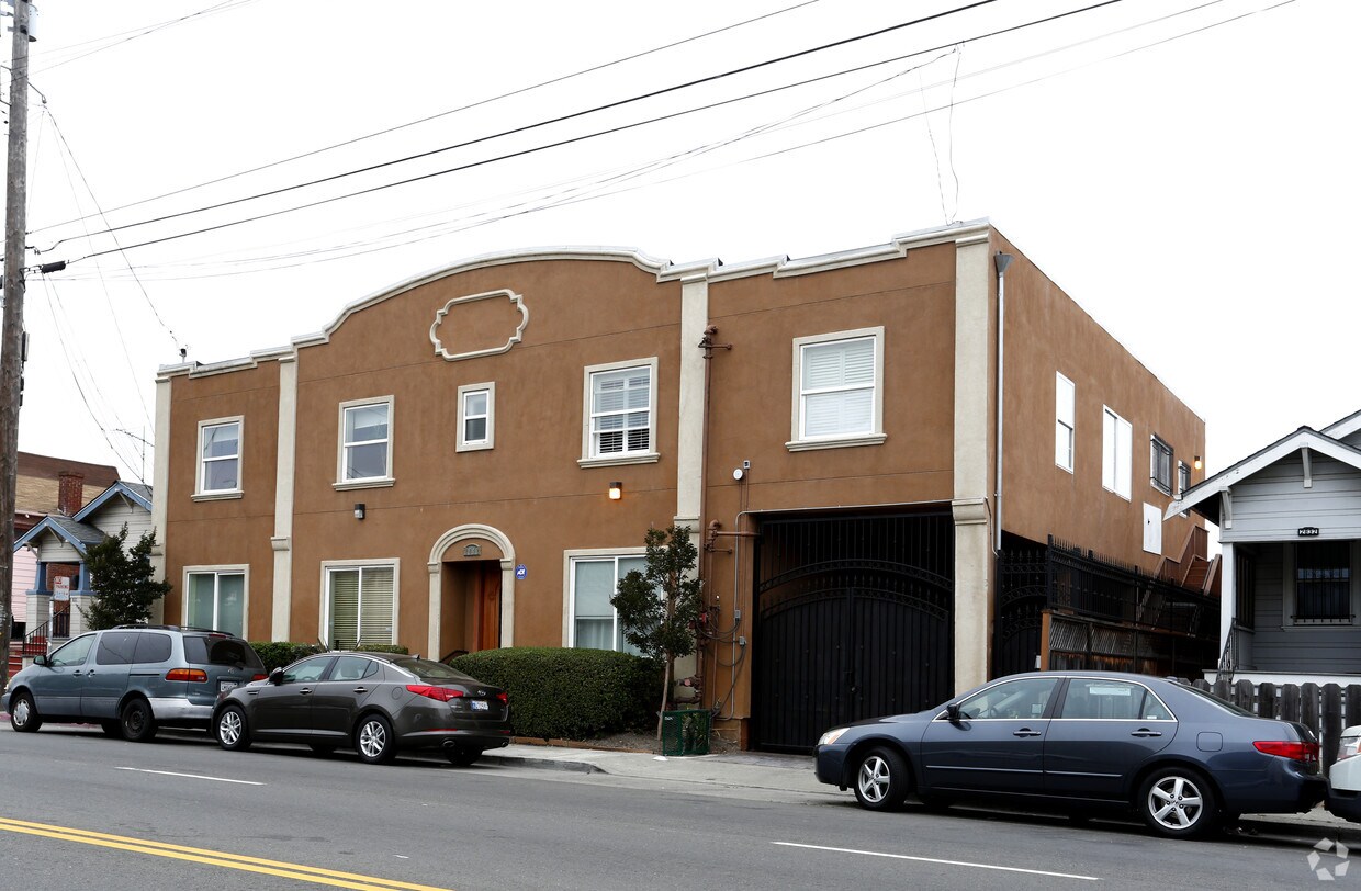 Building Photo - 2842 Adeline St