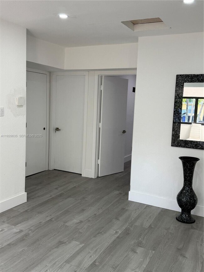 Foto del edificio - 1601 NE 158th St