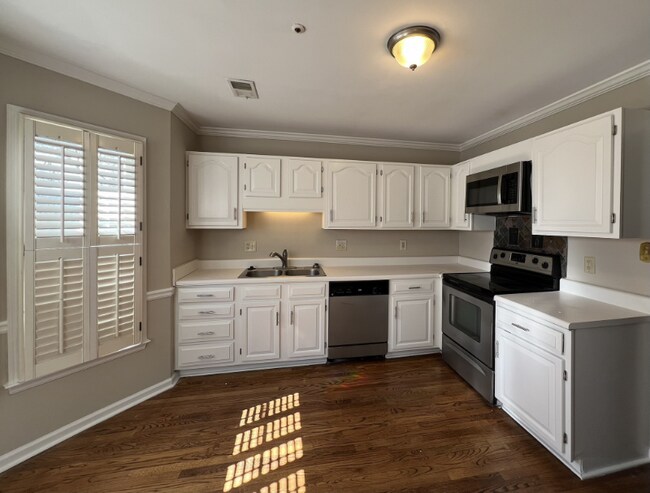 Foto del edificio - 533 Salem Woods Dr SE