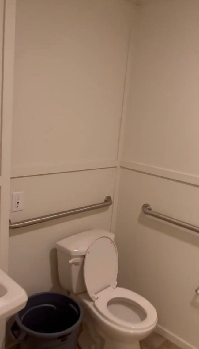 Bathroom - 19 Meadowview Ln