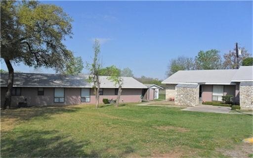 Building Photo - 400 Brewster Ave