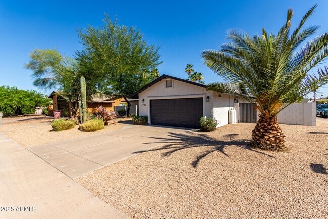 Foto del edificio - 7731 E Rose Ln