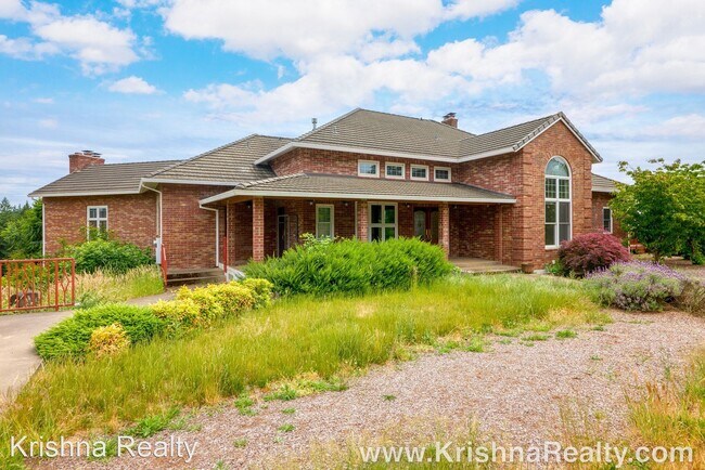 Foto del edificio - 6 br, 5.5 bath House - 47250 SW Fluke Dr.