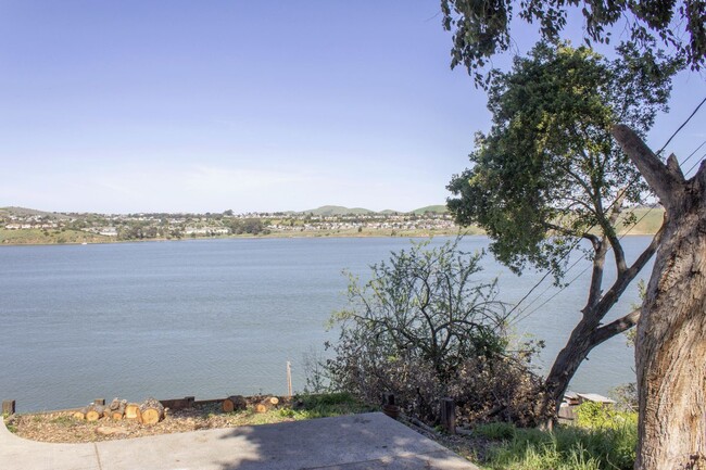 Building Photo - 352 Winslow St