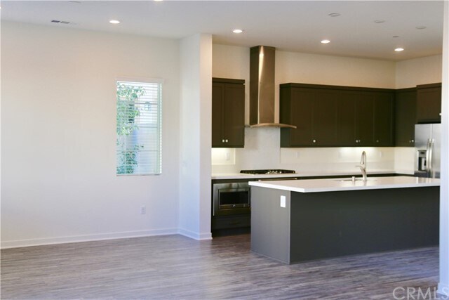 Building Photo - 118 Stellar