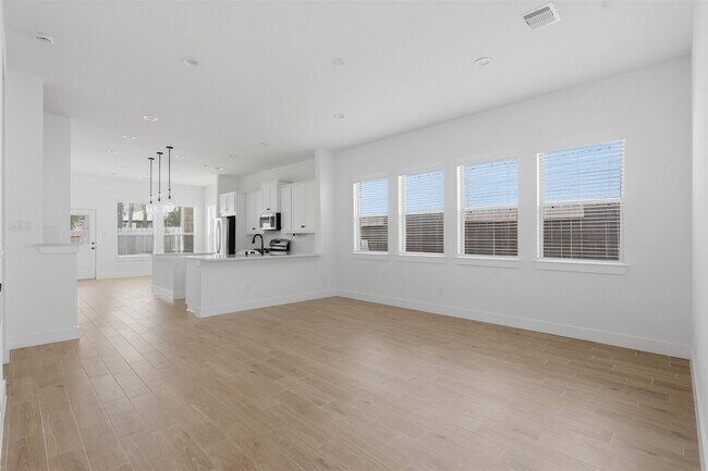 Building Photo - 313 Rise Ln