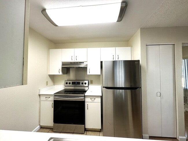 Building Photo - 95 Lumiaina St