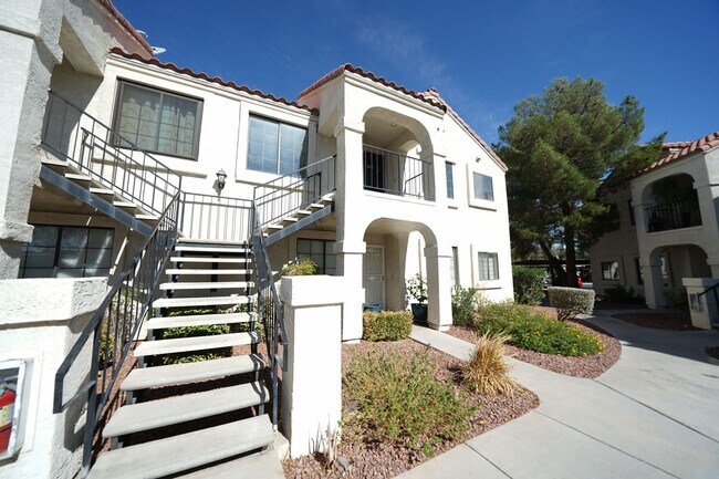 Foto del edificio - SHOWINGS AVAILABLE NOW