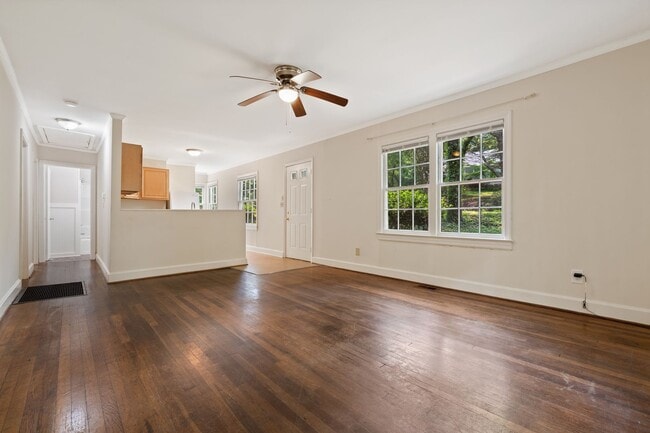 Foto del edificio - Charming Pet-Friendly Chapel Hill Cottage Minutes from UNC