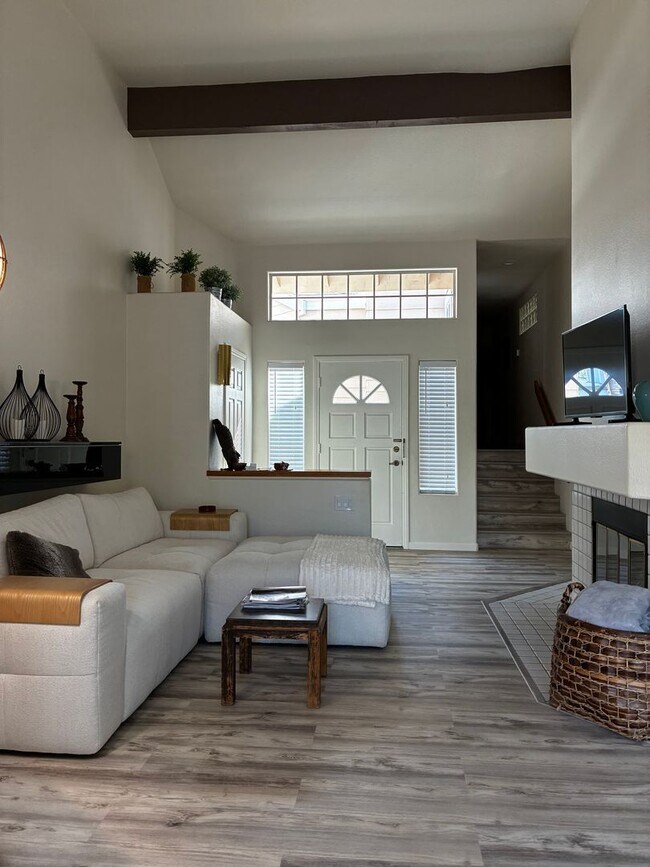 Foto del edificio - Beautiful La Jolla Condo – Fully Furnished...