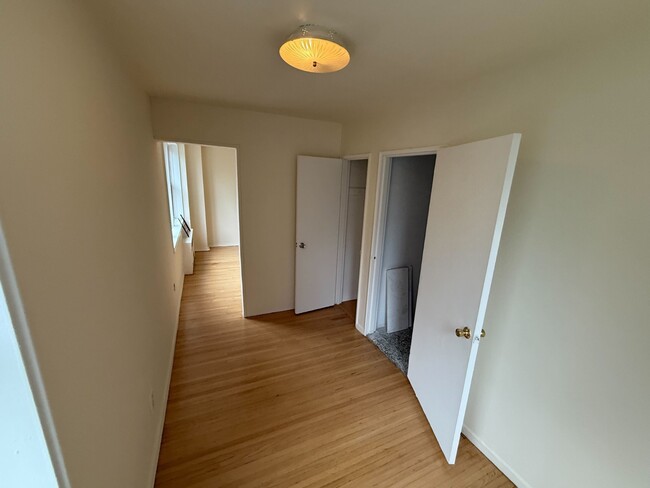 Foto del edificio - 3855 Orloff Ave