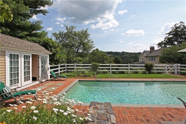 Foto del edificio - 32 Leach Hollow Rd