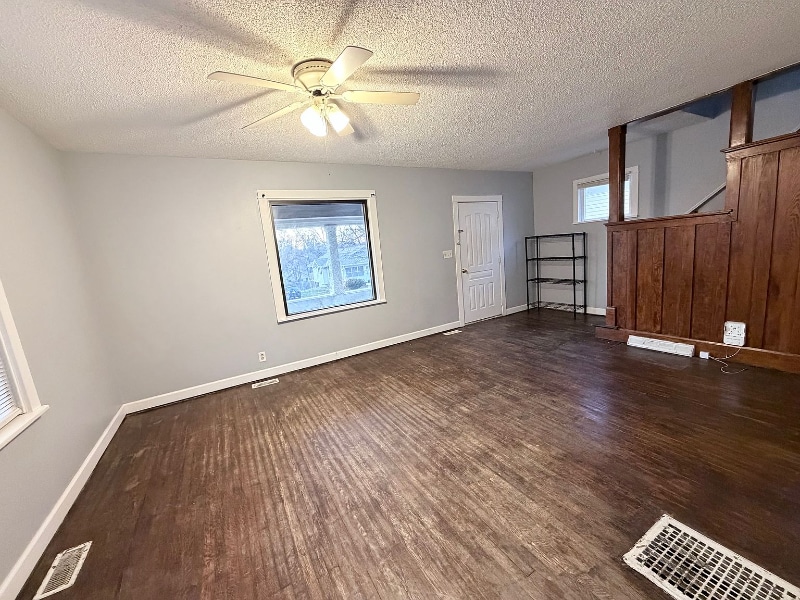 Foto del edificio - 2343 E 12th St