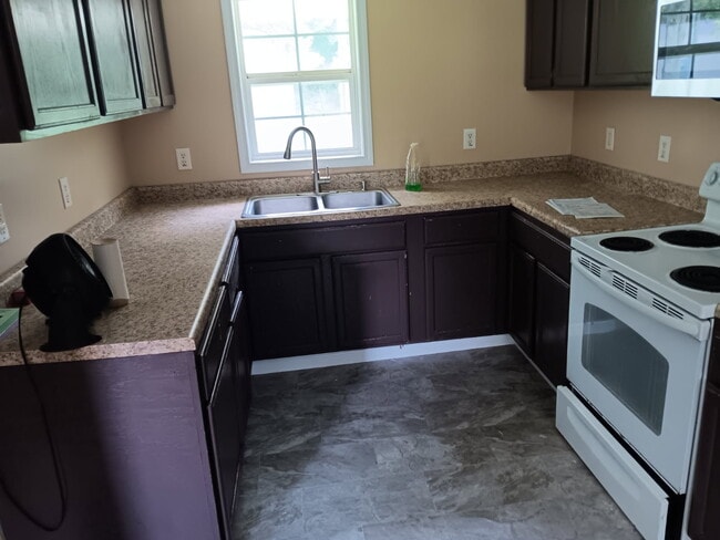 Foto del edificio - 76 Peterson Hill Ave