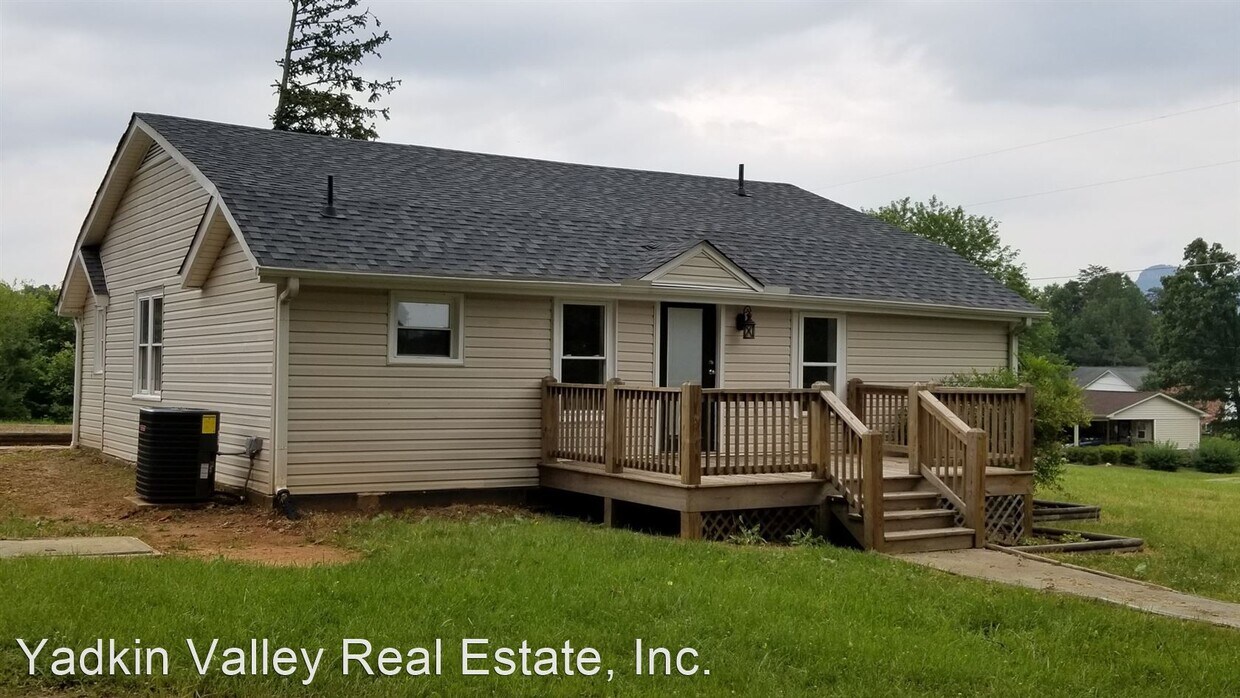 3 br, 2 bath House 692 Whitaker Chapel Road House Rental in Pilot