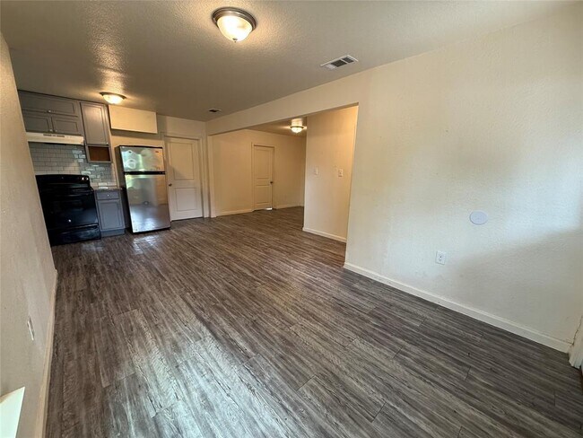 Building Photo - 505 Ruddy St